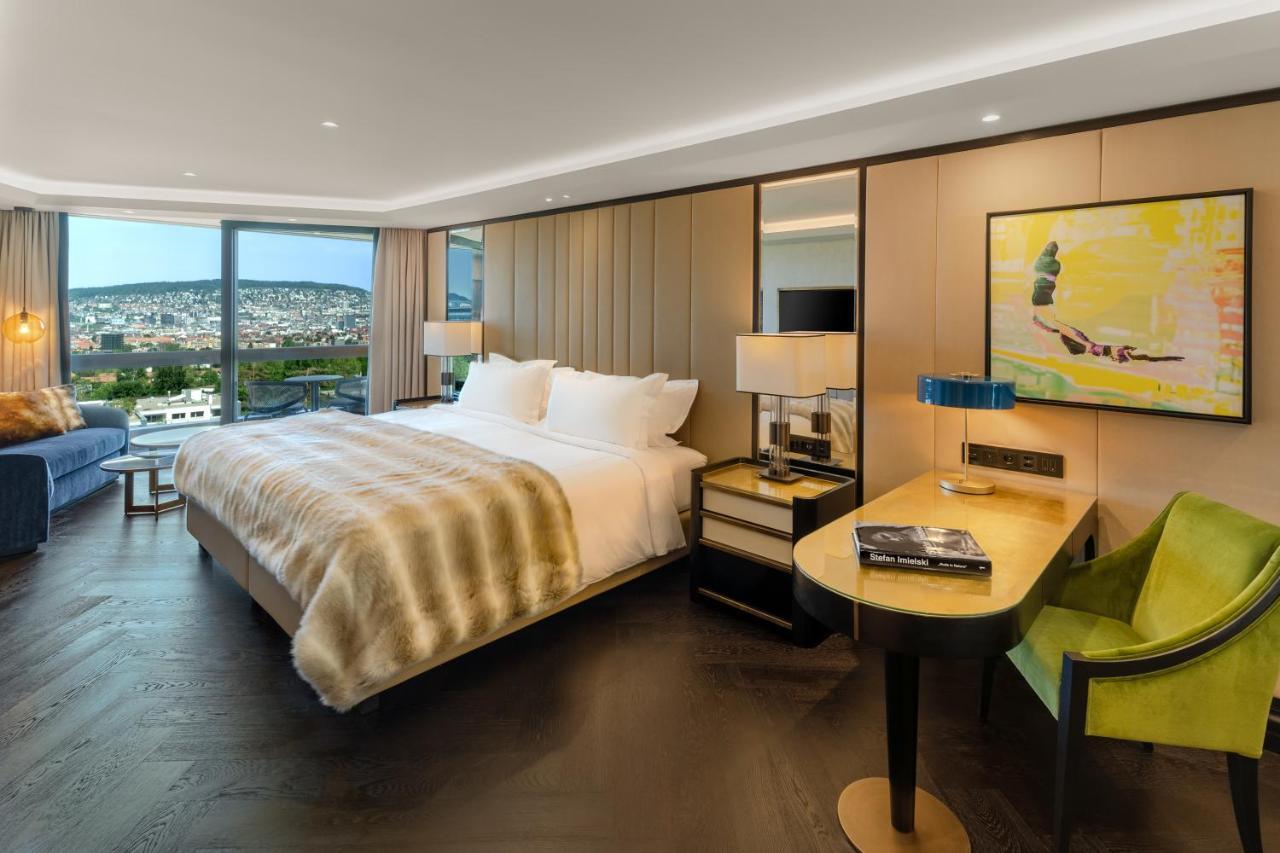 Luxe Room w or Balcony