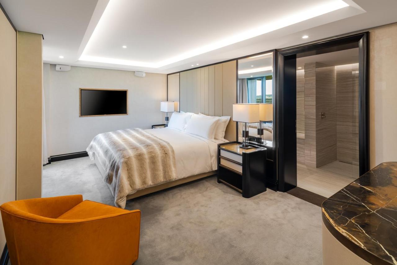 Master Suite w or Balcony