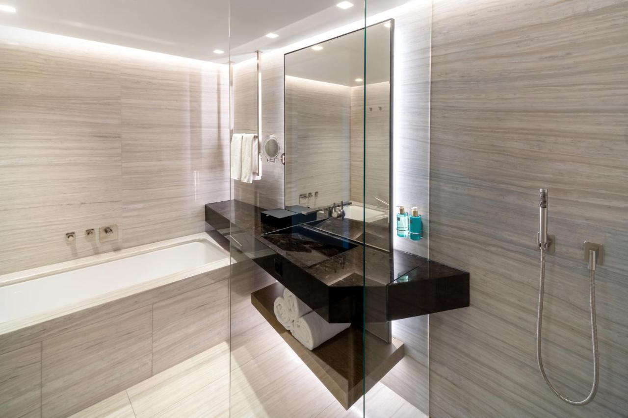 Junior Suite w or Balcony
